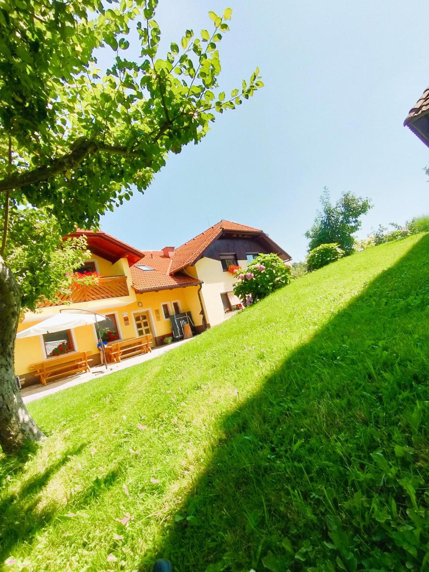 Apartments Organic Tourist Farm Gradisnik Prevalje Exterior photo
