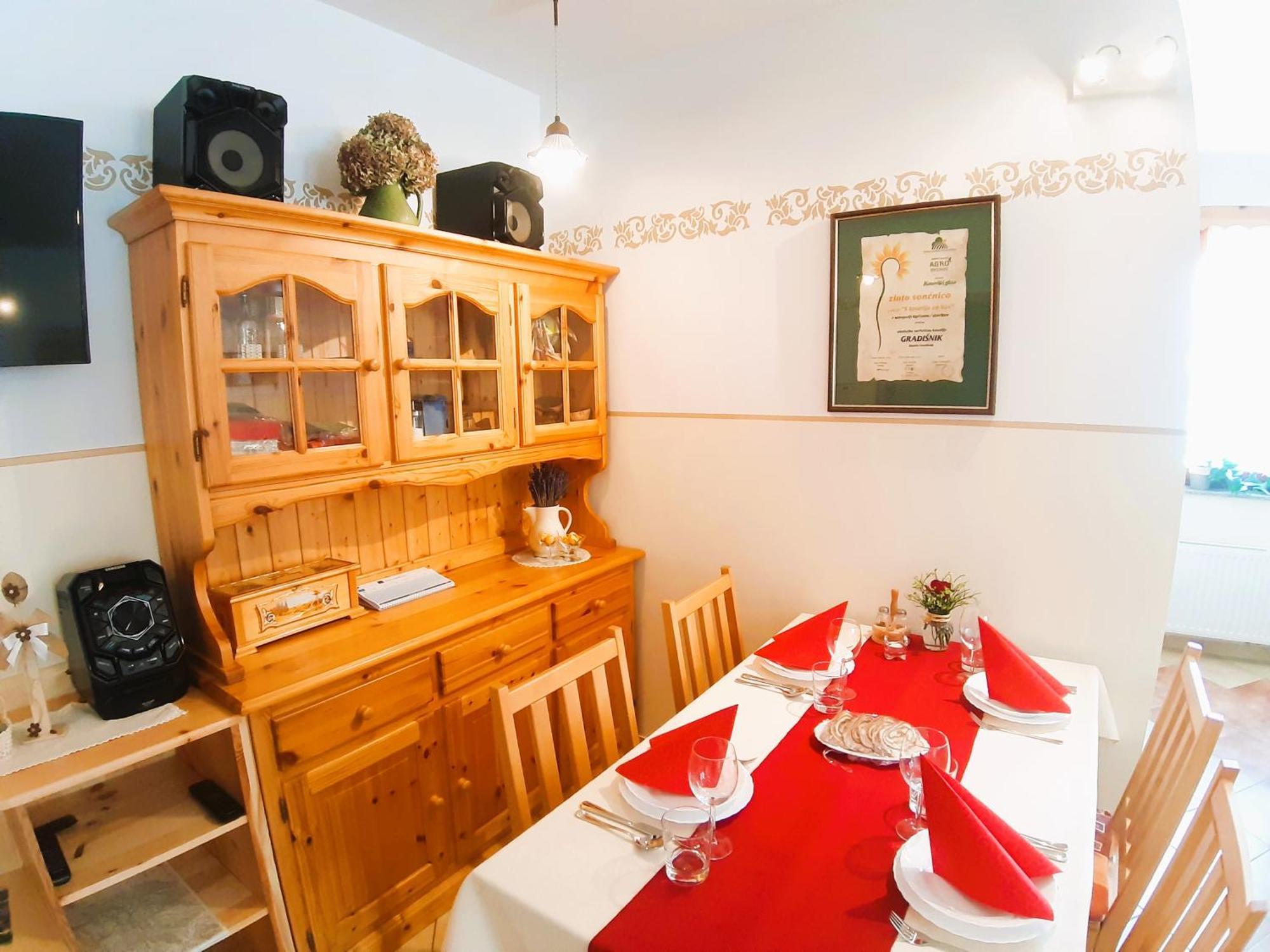 Apartments Organic Tourist Farm Gradisnik Prevalje Exterior photo