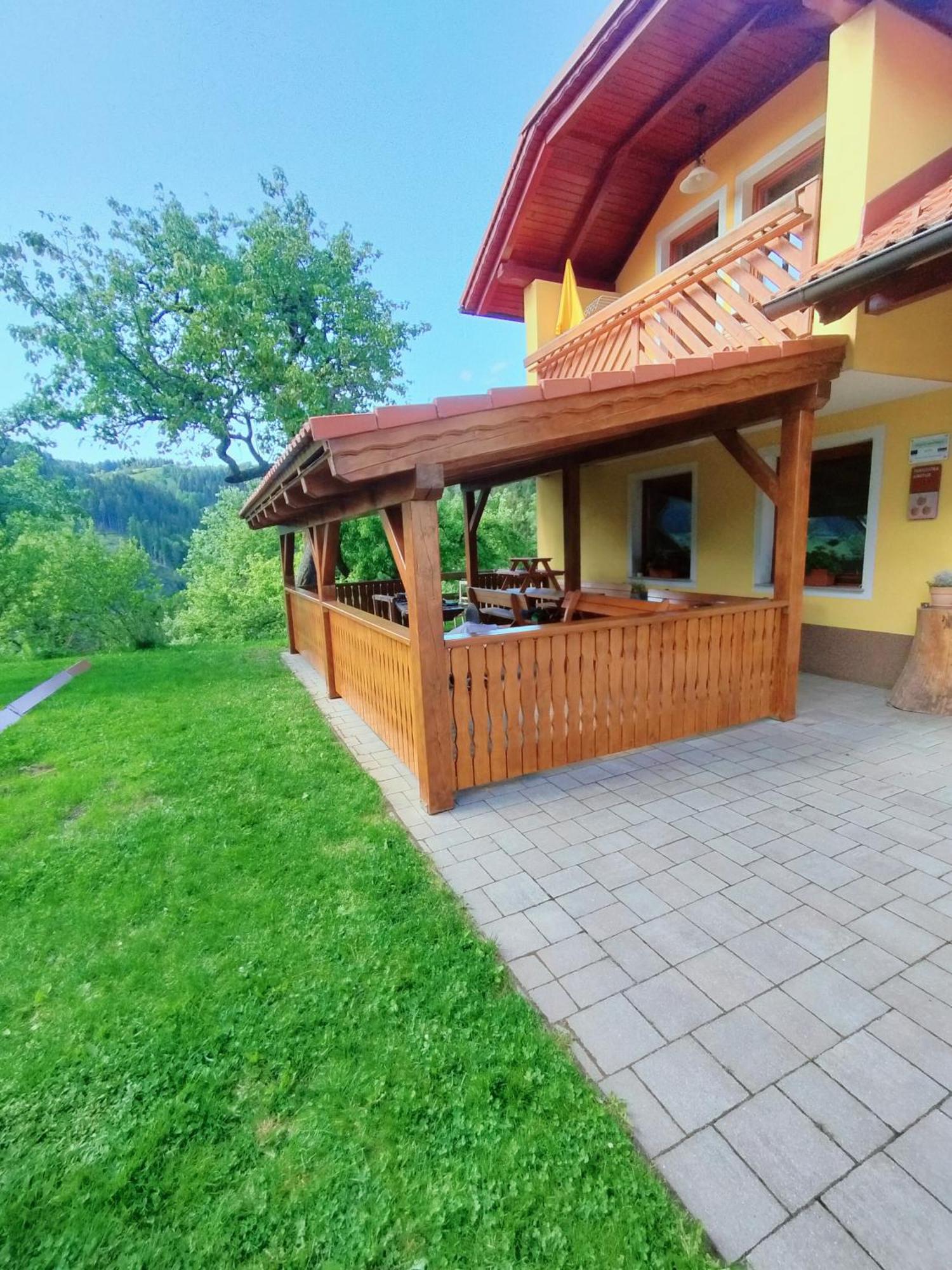Apartments Organic Tourist Farm Gradisnik Prevalje Exterior photo